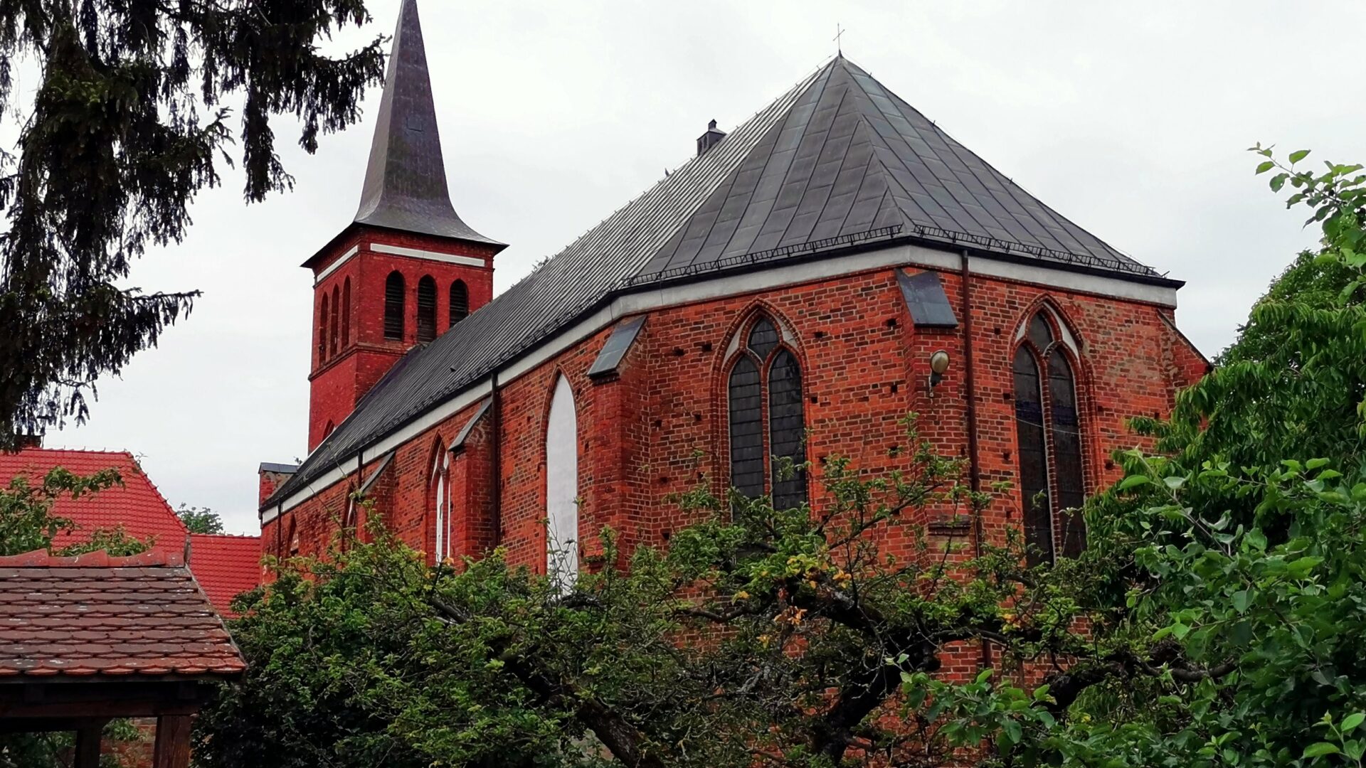 Die Klosterkirche der Zisterzienserinnen Marienfließ / Marianowo von Südosten / Foto A. Kieseler