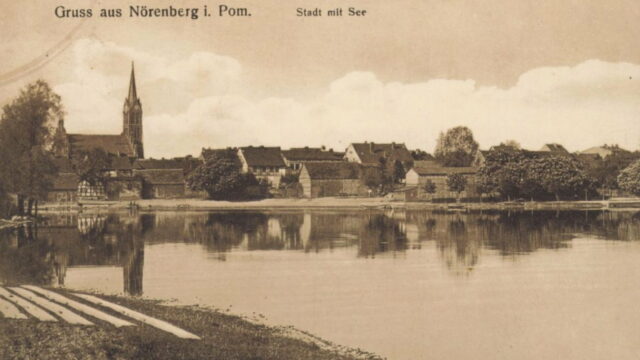 Stadtansicht: Nörenberg von der Seeseite mit der heute nicht mehr erhaltenen neugotischen Stadtpfarrkirche auf einer Postkarte von 1917 / www.polska-org.pl