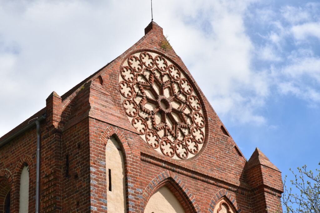 Die berühmte Rosette der Westfassade der Abteikirche / Foto R. Harlaß